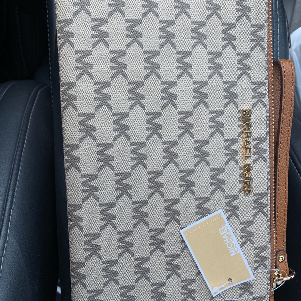 Michael Kors Clutch
